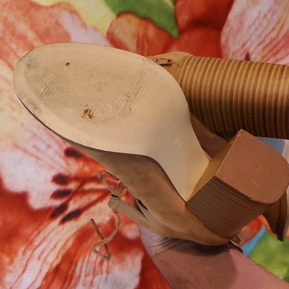 👢6.5 Altar’d State Vegan Light Brown Heels - Picture 4 of 11